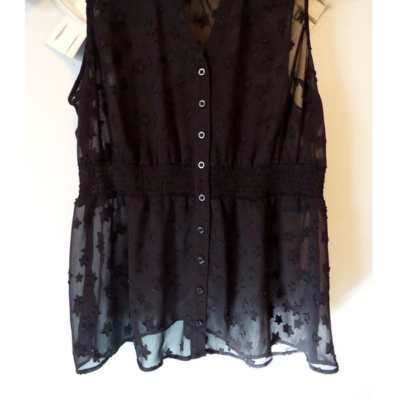 Torrid Black Semi Sheer Sleeveless Button-Down Blouse w/ Star Detail in a Size 1 - Picture 4 of 7